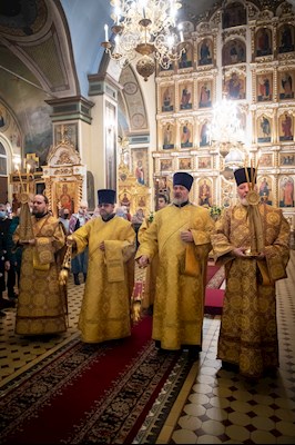 В Троицком соборе Саратова совершена Крещальная литургия