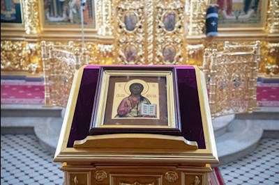 Митрополит Игнатий совершил Литургию Преждеосвященных Даров на Архиерейском подворье — в Свято-Троицком кафедральном соборе г. Саратова