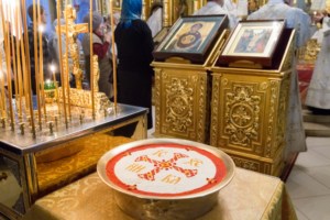 Божественная литургия и панихида по Архиепископу Пимену (Хмелевскому) в Свято-Троицком кафедральном соборе города Саратова