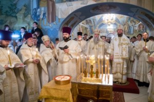 Божественная литургия и панихида по Архиепископу Пимену (Хмелевскому) в Свято-Троицком кафедральном соборе города Саратова