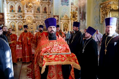 Митрополит Игнатий совершил всенощное бдение в Покровском храме Саратова