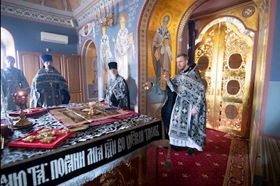 Митрополит Игнатий совершил Литургию Преждеосвященных Даров на Архиерейском подворье — в Свято-Троицком кафедральном соборе г. Саратова