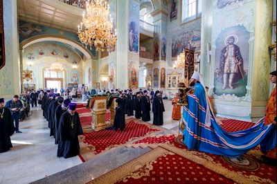 Митрополит Игнатий совершил всенощное бдение в Покровском храме Саратова
