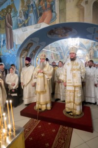 Божественная литургия и панихида по Архиепископу Пимену (Хмелевскому) в Свято-Троицком кафедральном соборе города Саратова