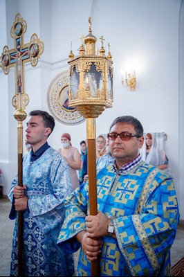 Митрополит Лонгин совершил Великое освящение храма в честь Тихвинской иконы Божией Матери