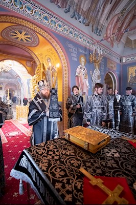 Митрополит Игнатий совершил Литургию Преждеосвященных Даров на Архиерейском подворье — в Свято-Троицком кафедральном соборе г. Саратова