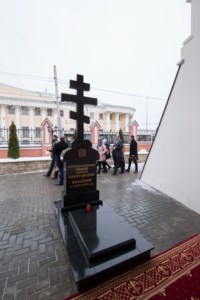 Божественная литургия и панихида по Архиепископу Пимену (Хмелевскому) в Свято-Троицком кафедральном соборе города Саратова