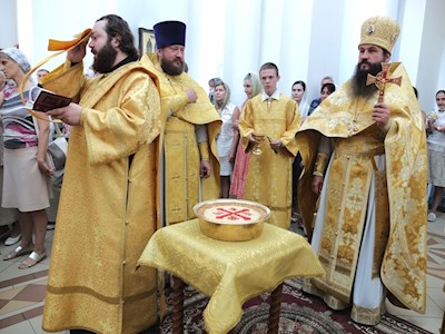 В саратовских храмах отметили День Крещения Руси