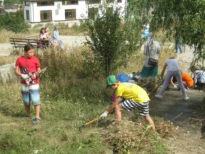 Добровольцы провели уборку территории у монастырского источника