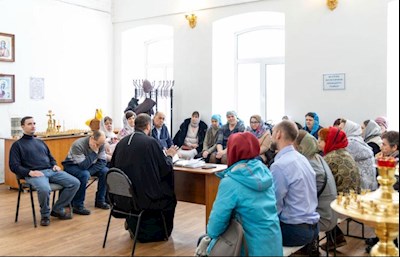 В библейских группах Саратовской епархии проходят занятия по изучению Священного Писания