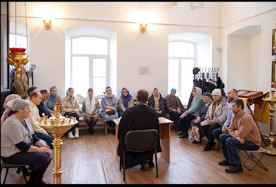 В библейских группах Саратовской епархии проходят занятия по изучению Священного Писания