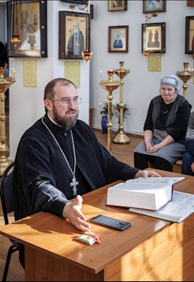 В библейских группах Саратовской епархии проходят занятия по изучению Священного Писания