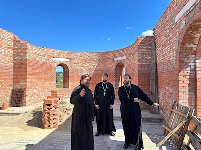 Митрополит Игнатий посетил строящиеся храмы Южного благочиния Саратовской епархии