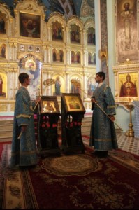 Всенощное бдение в Духосошественском кафедральном соборе Саратова