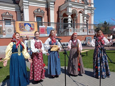 В Покровской православной гимназии прошел фестиваль «Кланяюсь низко родной старине»