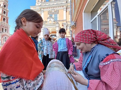В Покровской православной гимназии прошел фестиваль «Кланяюсь низко родной старине»