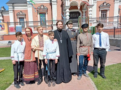 В Покровской православной гимназии прошел фестиваль «Кланяюсь низко родной старине»