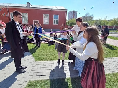 В Покровской православной гимназии прошел фестиваль «Кланяюсь низко родной старине»