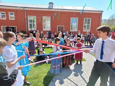 В Покровской православной гимназии прошел фестиваль «Кланяюсь низко родной старине»