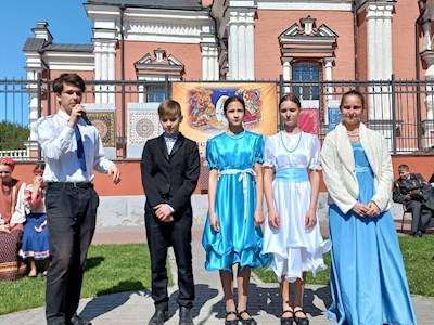 В Покровской православной гимназии прошел фестиваль «Кланяюсь низко родной старине»