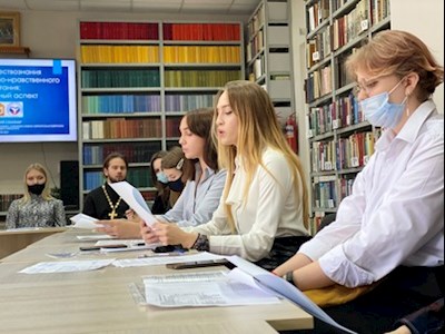 В Покровской гимназии состоялся профориентационный семинар для студентов университета