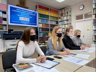 В Покровской гимназии состоялся профориентационный семинар для студентов университета