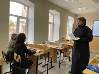 В Покровской гимназии состоялся профориентационный семинар для студентов университета