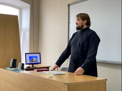 В Покровской гимназии состоялся профориентационный семинар для студентов университета