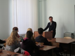 Для студентов проходят занятия в Школе добровольца