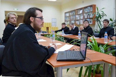 Молодые теологи представили в СПДС свои научные работы