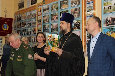 Священник поздравил коллектив кадетской школы-интерната