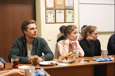 В клубе «Ладья» обсудили тему «Почему молодежь (не) идет в Церковь»?