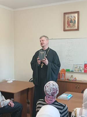 В библейских группах Саратовской епархии проходят занятия по изучению Священного Писания