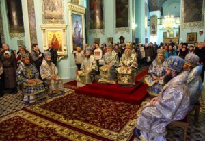 Божественная литургия и панихида в Духосошественском кафедральном соборе г. Саратова