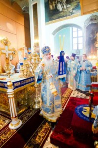 Божественная литургия и панихида в Духосошественском кафедральном соборе г. Саратова