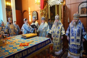 Божественная литургия и панихида в Духосошественском кафедральном соборе г. Саратова