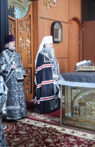 Утреннее богослужение в Духосошественском кафедральном соборе Саратова