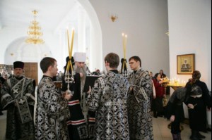 Великое повечерие с чтением покаянного канона преподобного Андрея Критского в Свято-Троицком кафедральном соборе Вольска