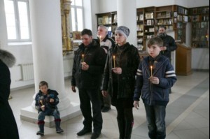 Великое повечерие с чтением покаянного канона преподобного Андрея Критского в Свято-Троицком кафедральном соборе Вольска