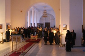 Великое повечерие с чтением покаянного канона преподобного Андрея Критского в Свято-Троицком кафедральном соборе Вольска