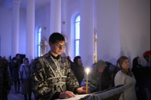 Великое повечерие с чтением покаянного канона преподобного Андрея Критского в Свято-Троицком кафедральном соборе Вольска