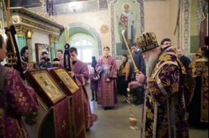 Всенощное бдение в Свято-Троицком соборе Саратова