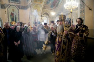 Всенощное бдение в Свято-Троицком соборе Саратова