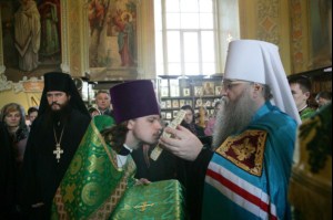 Божественная литургия в храме в честь Покрова Пресвятой Богородицы Саратова