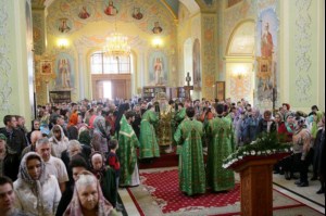 Божественная литургия в храме в честь Покрова Пресвятой Богородицы Саратова