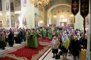 Божественная литургия в храме в честь Покрова Пресвятой Богородицы Саратова