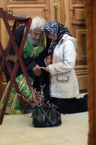 Божественная литургия в храме в честь Покрова Пресвятой Богородицы Саратова