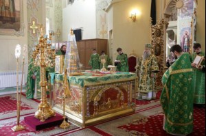 Божественная литургия в храме в честь Покрова Пресвятой Богородицы Саратова