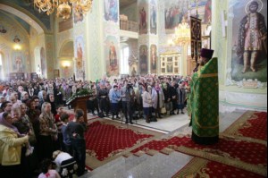 Божественная литургия в храме в честь Покрова Пресвятой Богородицы Саратова