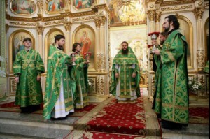 Божественная литургия в храме в честь Покрова Пресвятой Богородицы Саратова